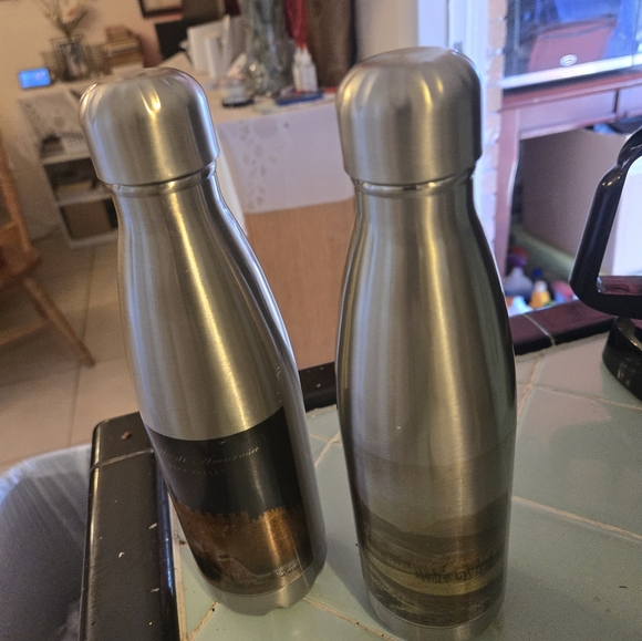 2 Water Bottles in Steel. - Picture 2 of 4